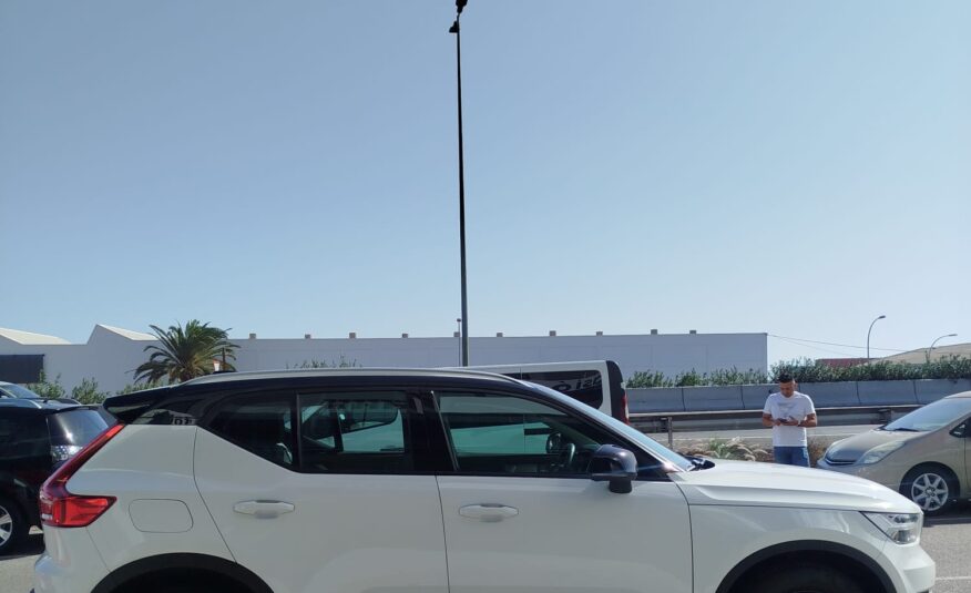 VOLVO XC40 T2