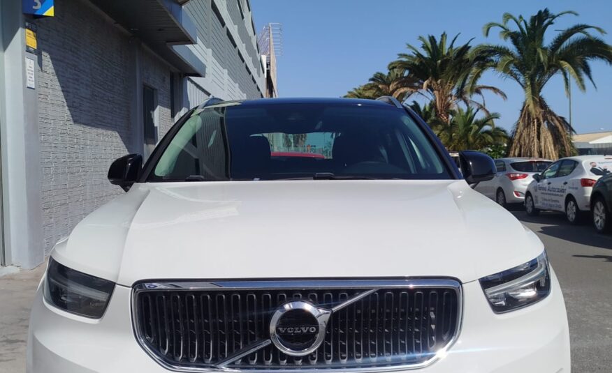 VOLVO XC40 T2
