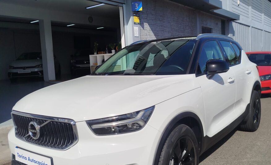 VOLVO XC40 T2