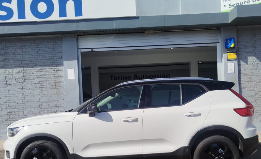 VOLVO XC40 T2