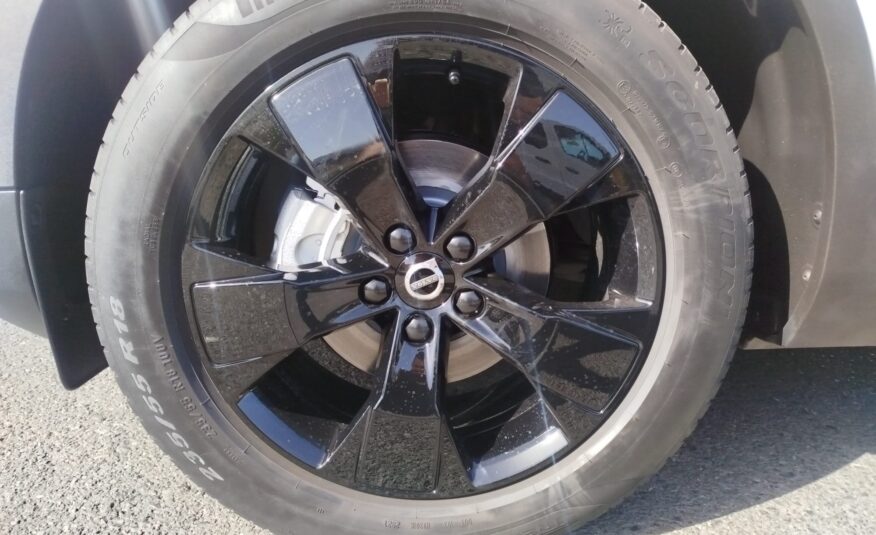 VOLVO XC40 T2