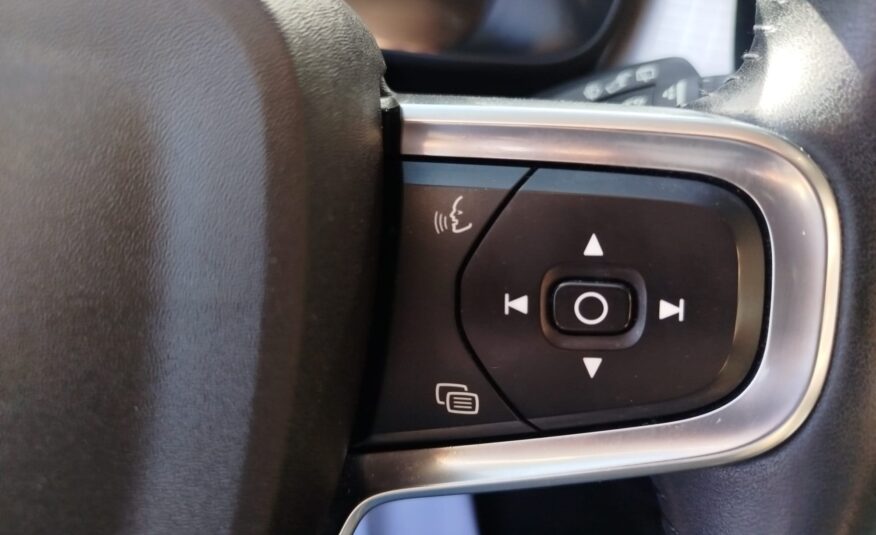 VOLVO XC40 T2