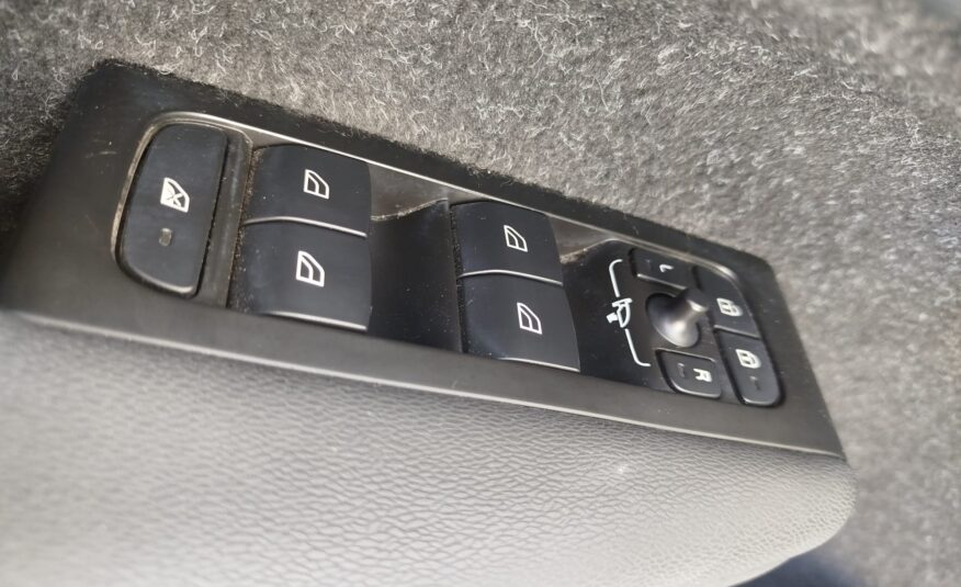 VOLVO XC40 T2