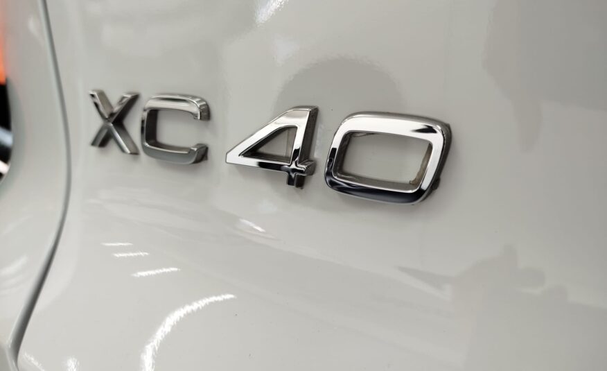 VOLVO XC40 T2