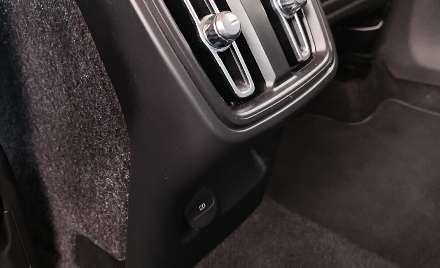 VOLVO XC40 T2