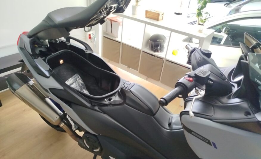 YAMAHA T-MAX 560