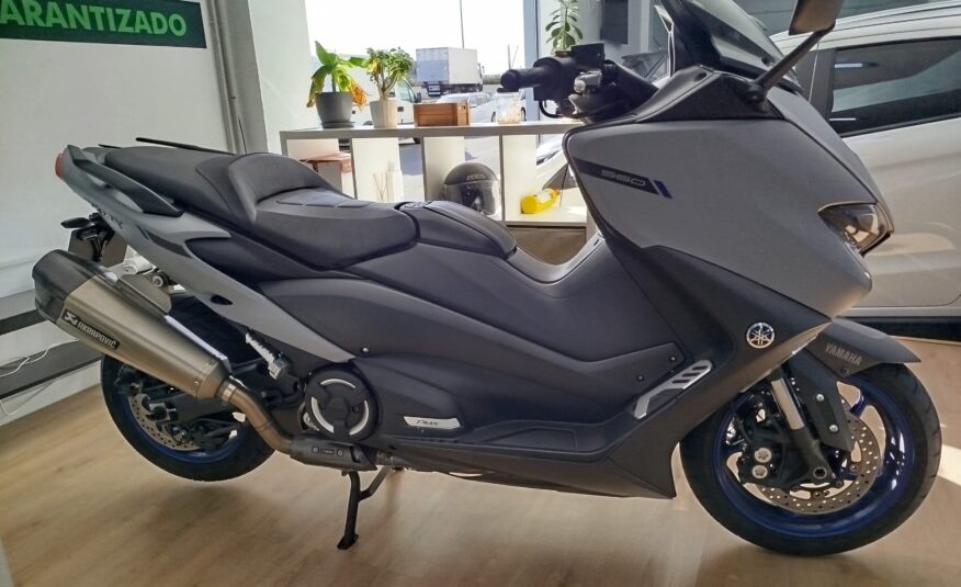 YAMAHA T-MAX 560