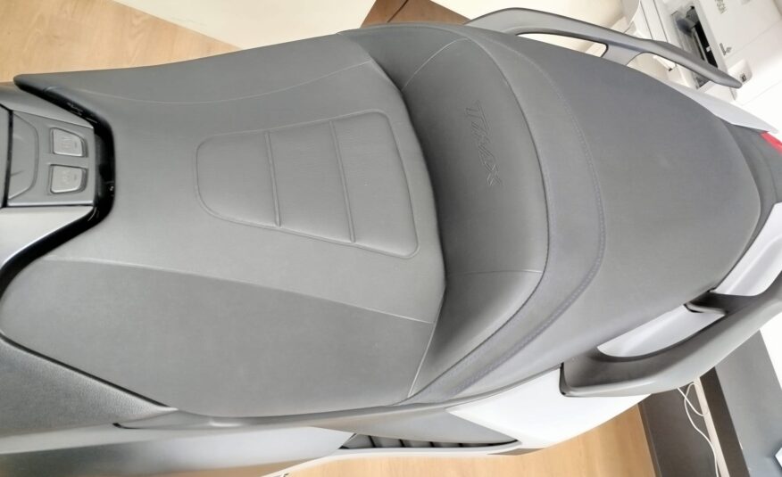 YAMAHA T-MAX 560