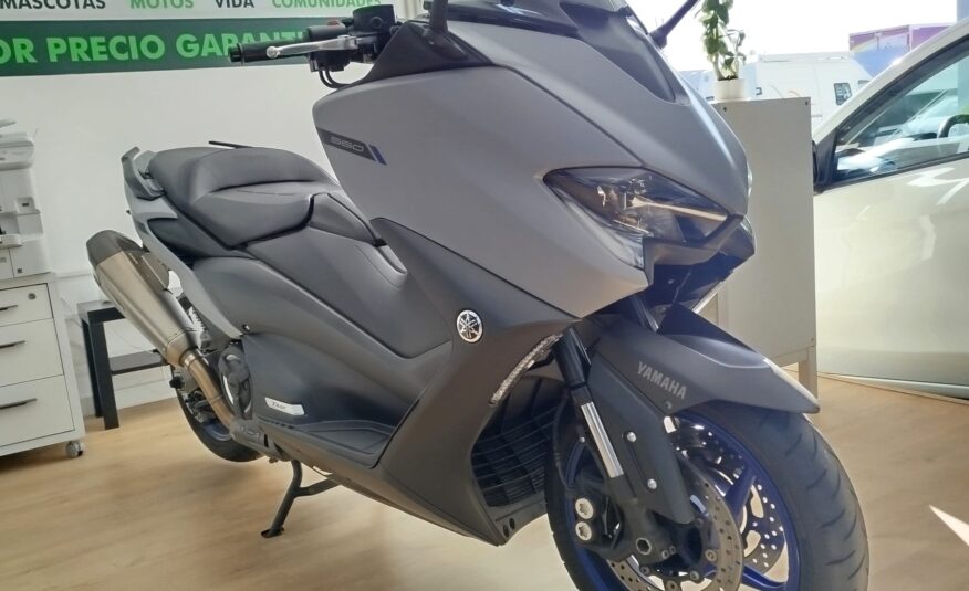 YAMAHA T-MAX 560