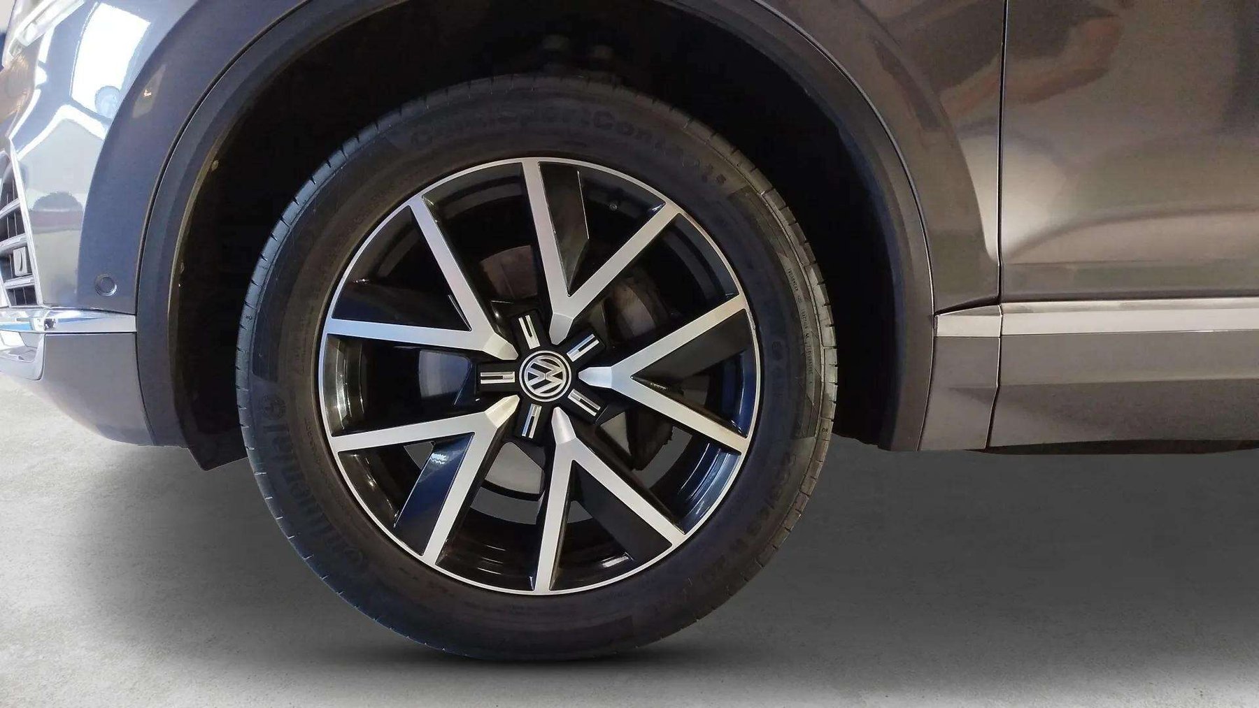 VOLKSWAGEN TOUAREG PURE