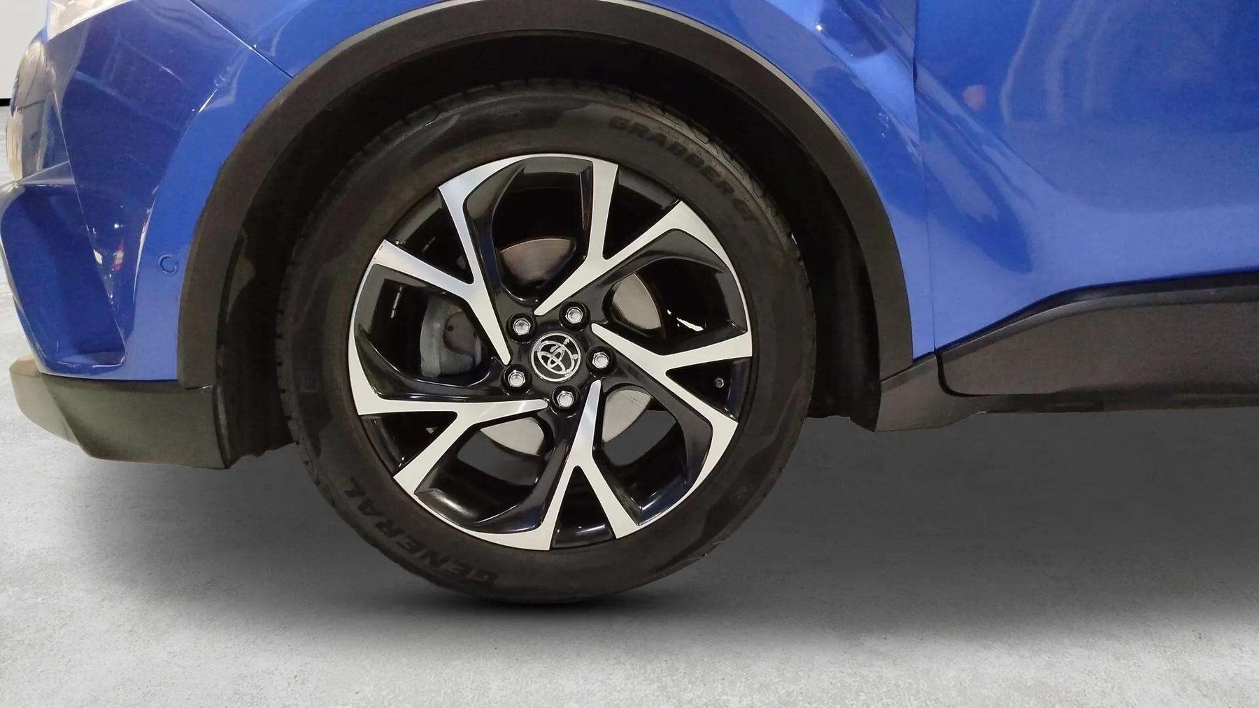 TOYOTA C-HR ADVANCE