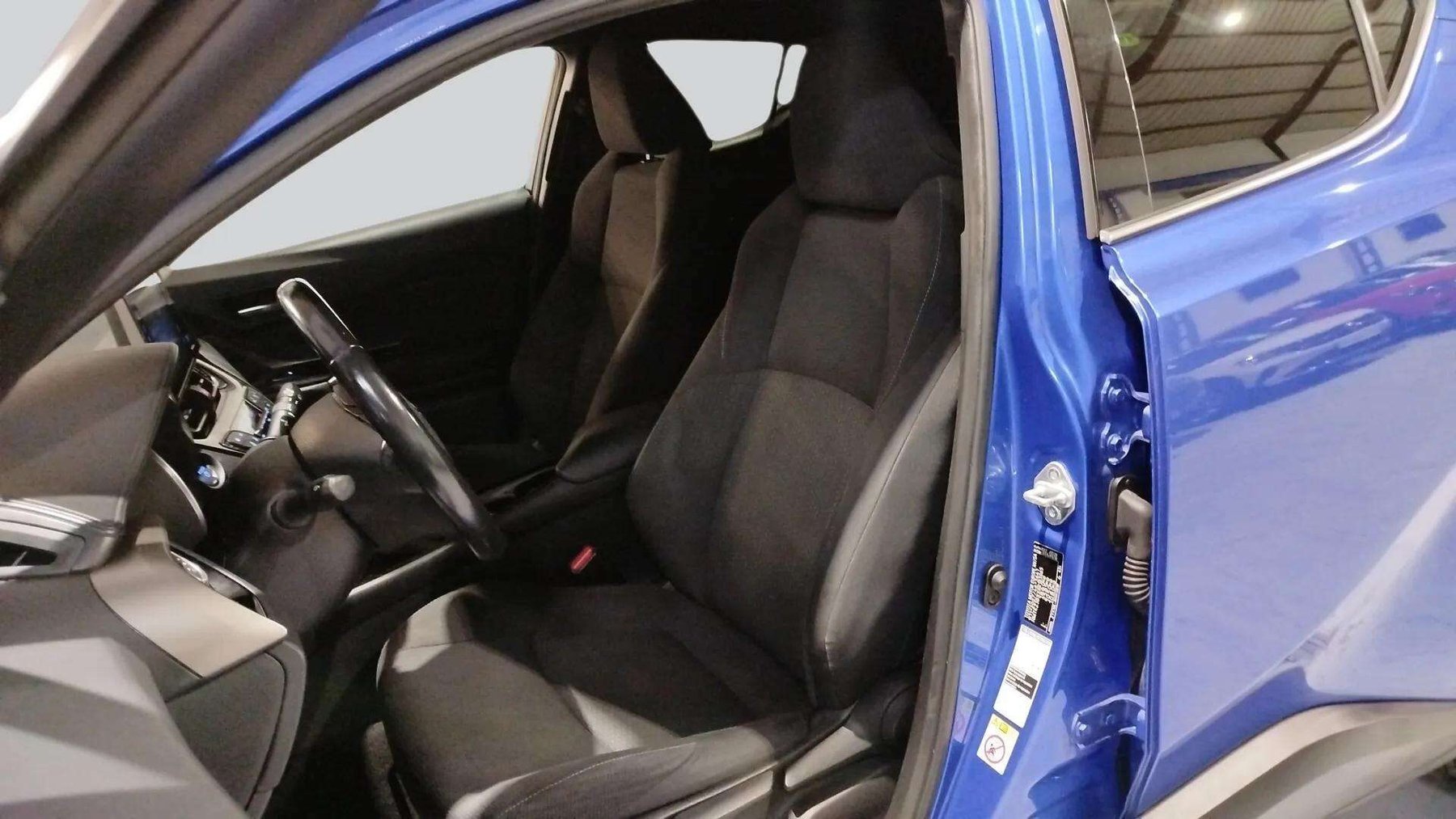 TOYOTA C-HR ADVANCE