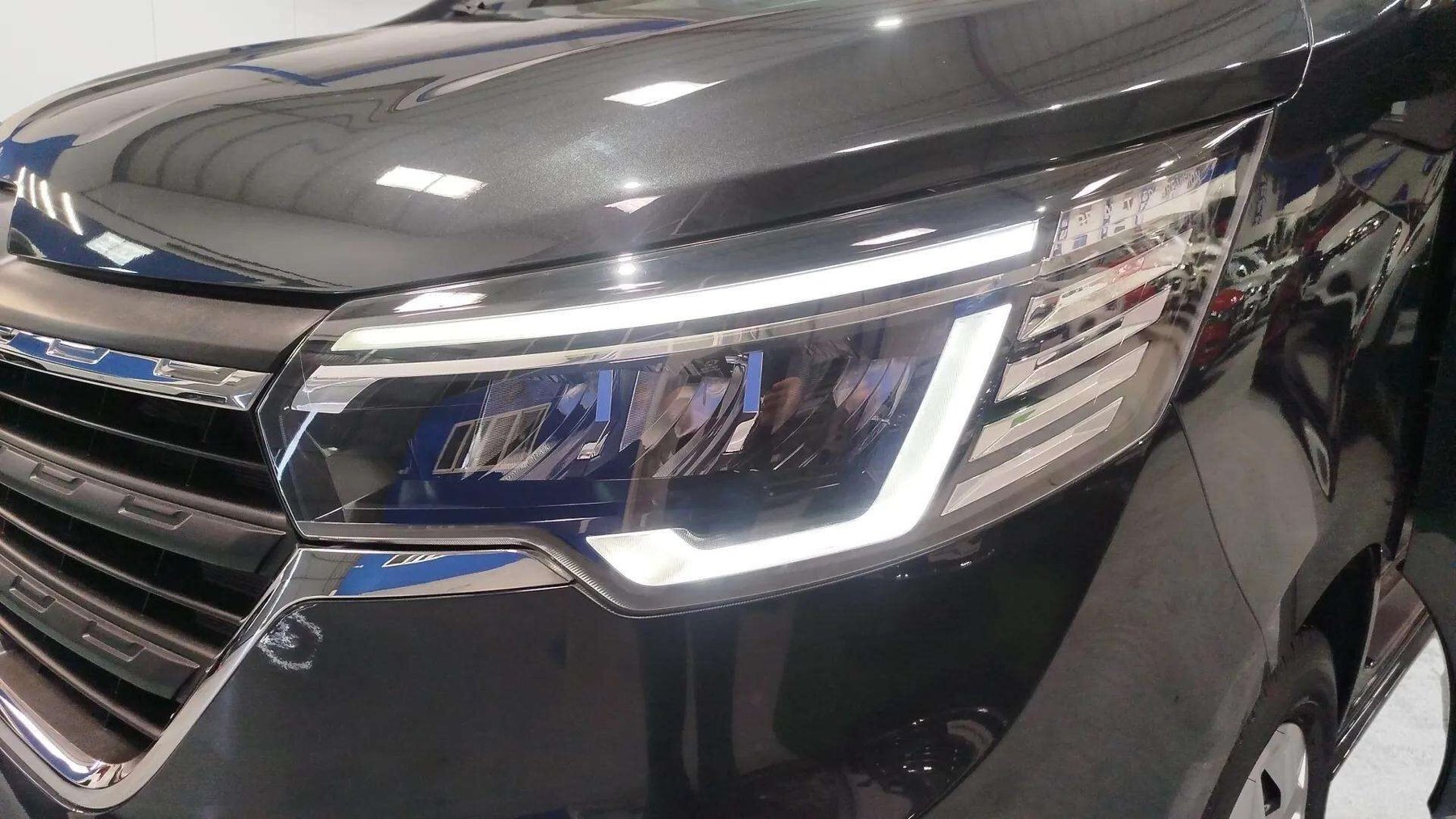 RENAULT TRAFIC AUTHENTIC LARGO ENERGY BLUE