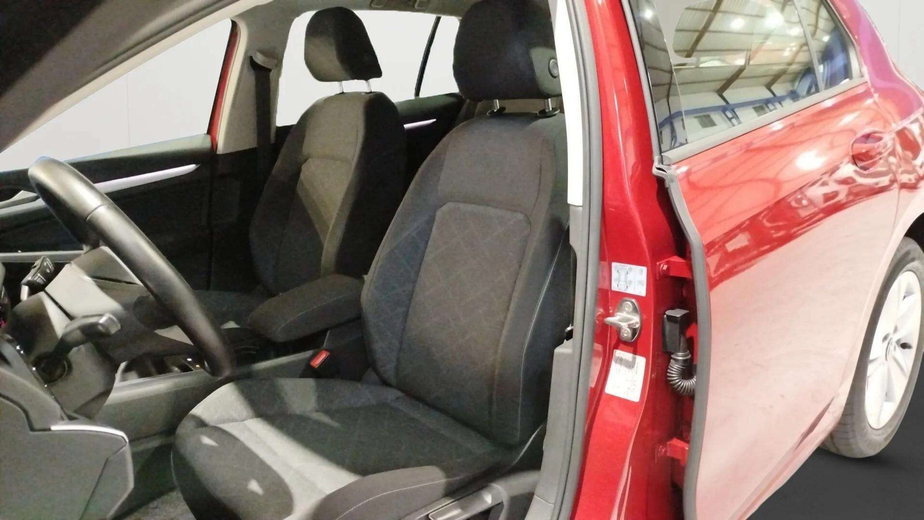 VOLKSWAGEN GOLF VIII ADVANCE PLUS