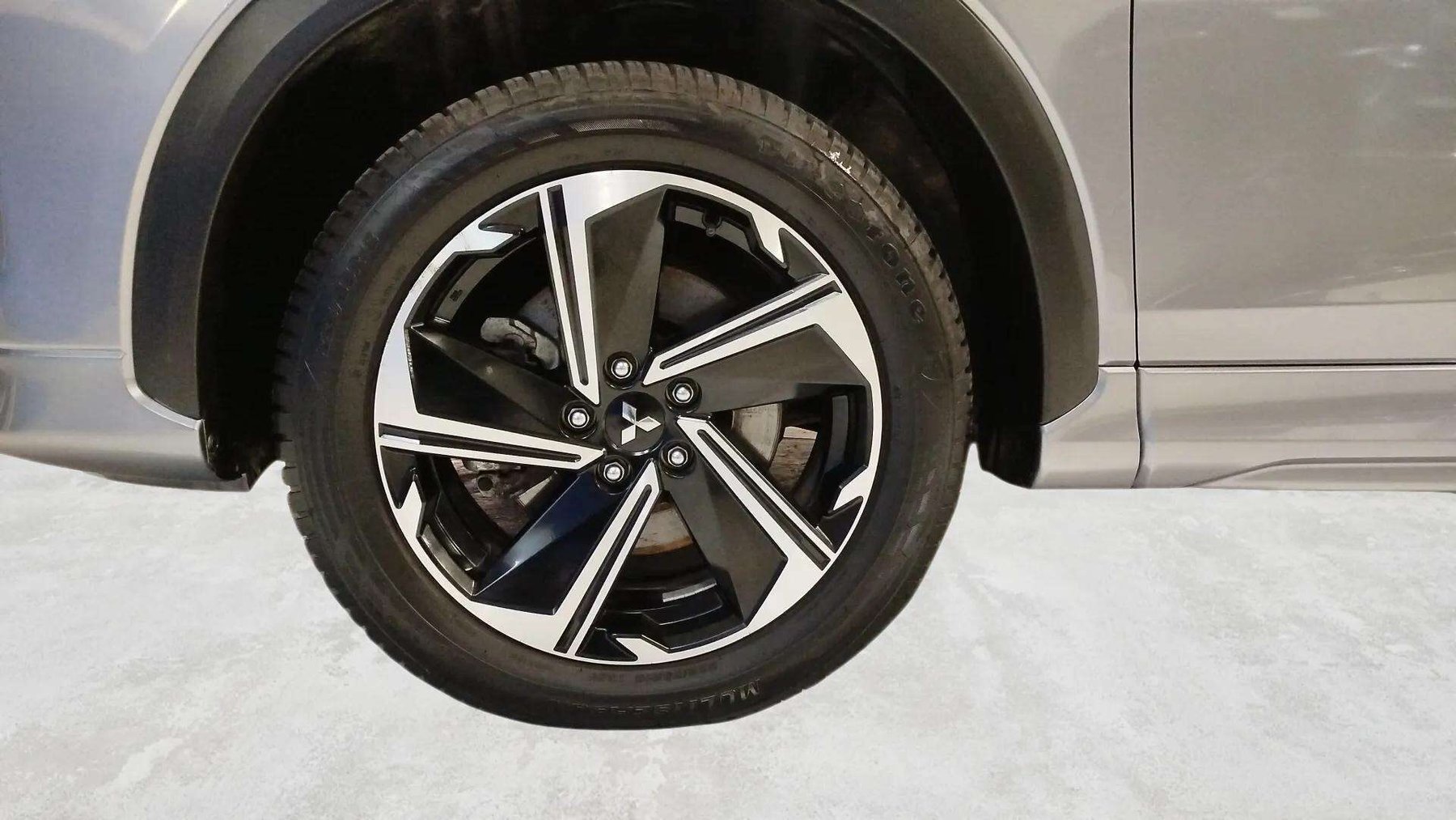 MITSUBISHI 2.4 PHEV Kaiteki Auto 4WD