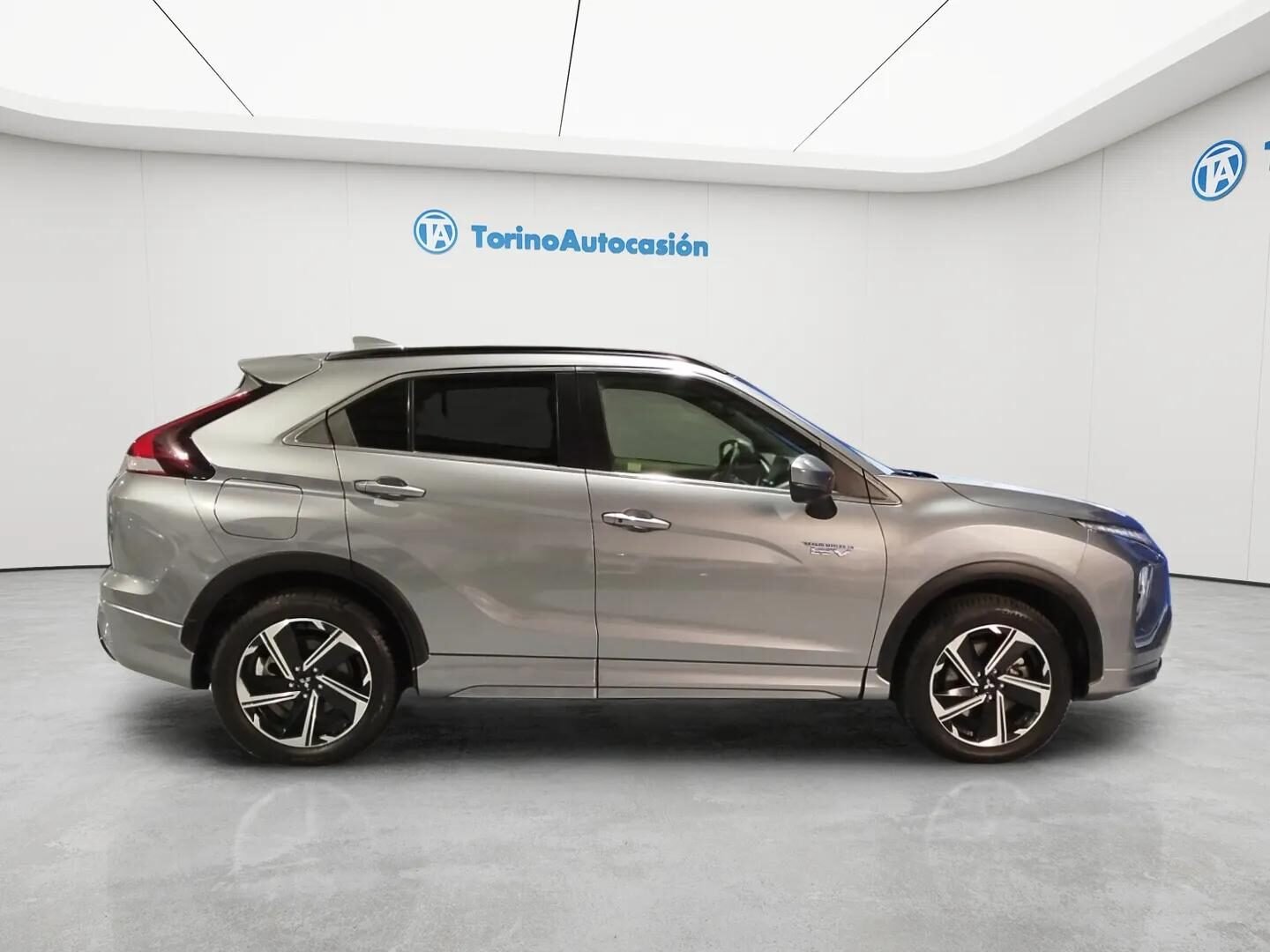 MITSUBISHI 2.4 PHEV Kaiteki Auto 4WD