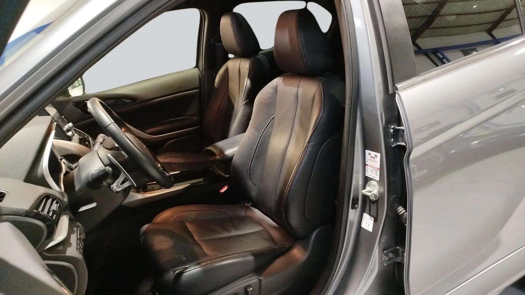 MITSUBISHI 2.4 PHEV Kaiteki Auto 4WD