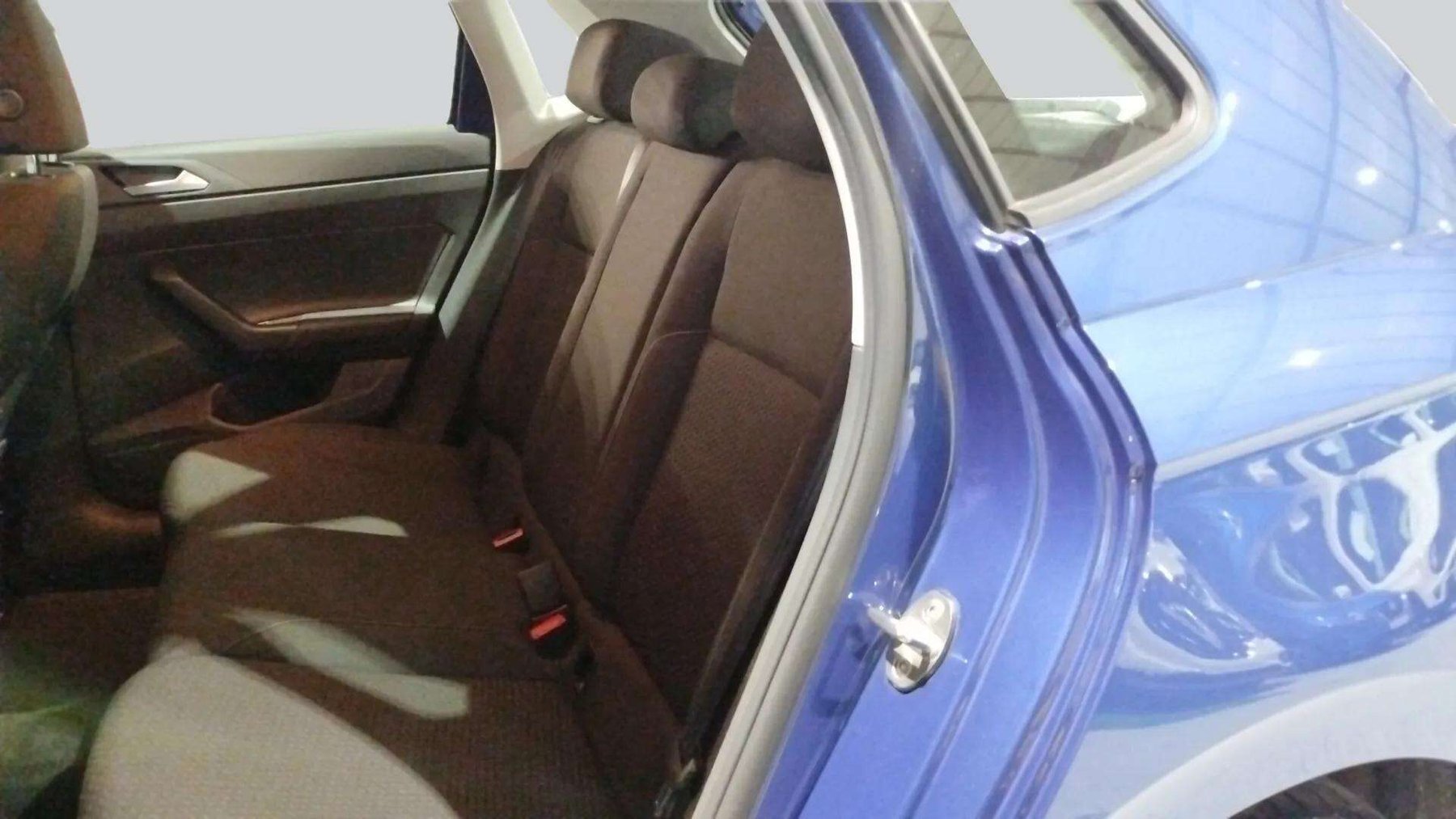 VOLKSWAGEN POLO ADVANCE