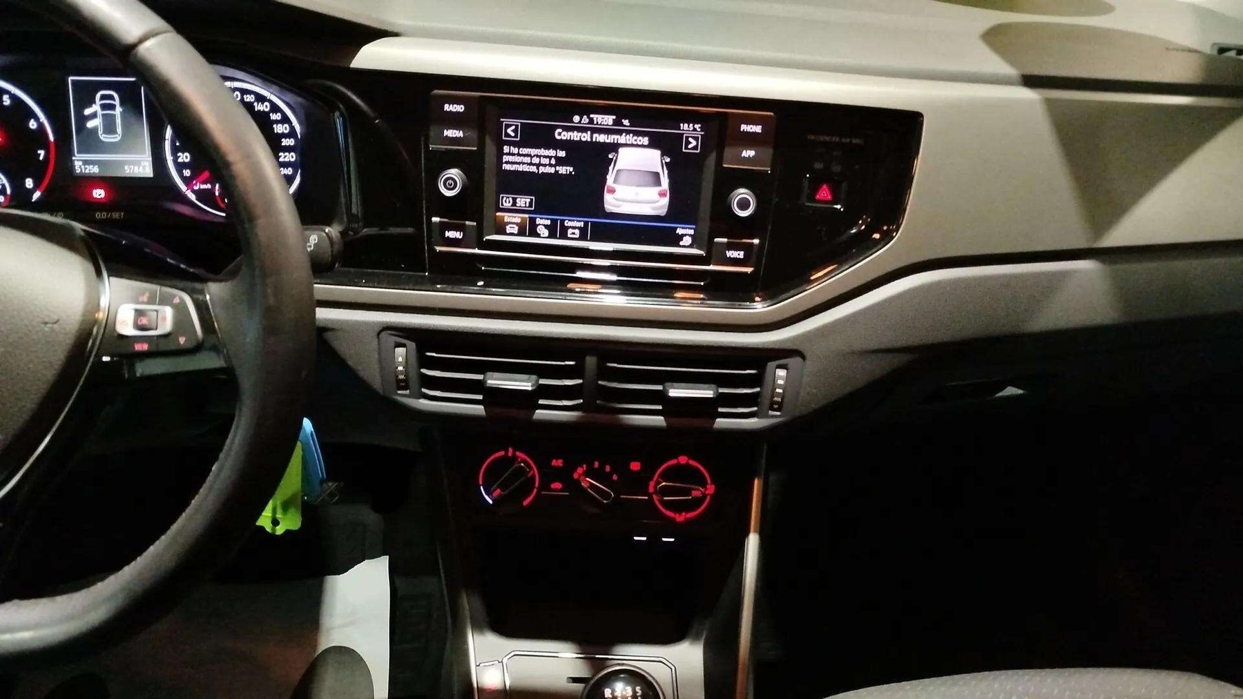 VOLKSWAGEN POLO ADVANCE