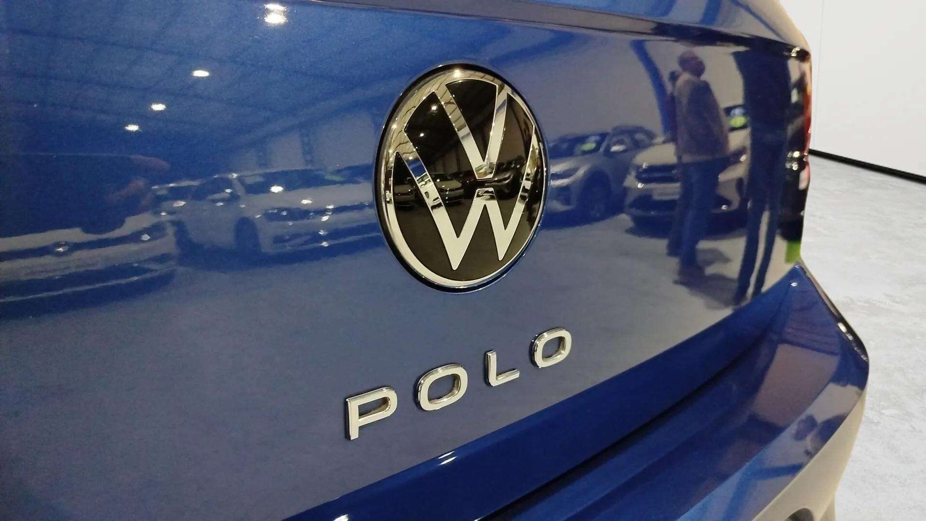 VOLKSWAGEN POLO ADVANCE