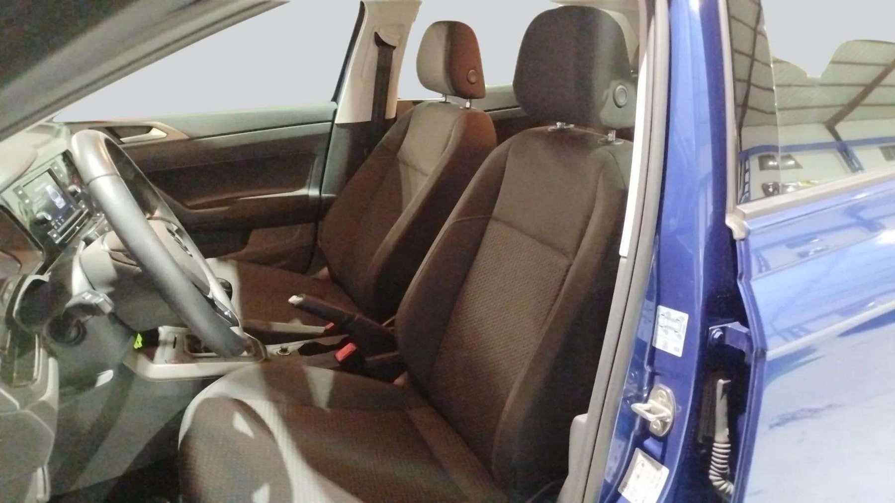 VOLKSWAGEN POLO ADVANCE