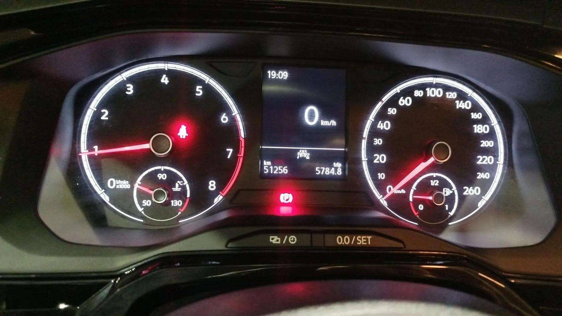 VOLKSWAGEN POLO ADVANCE