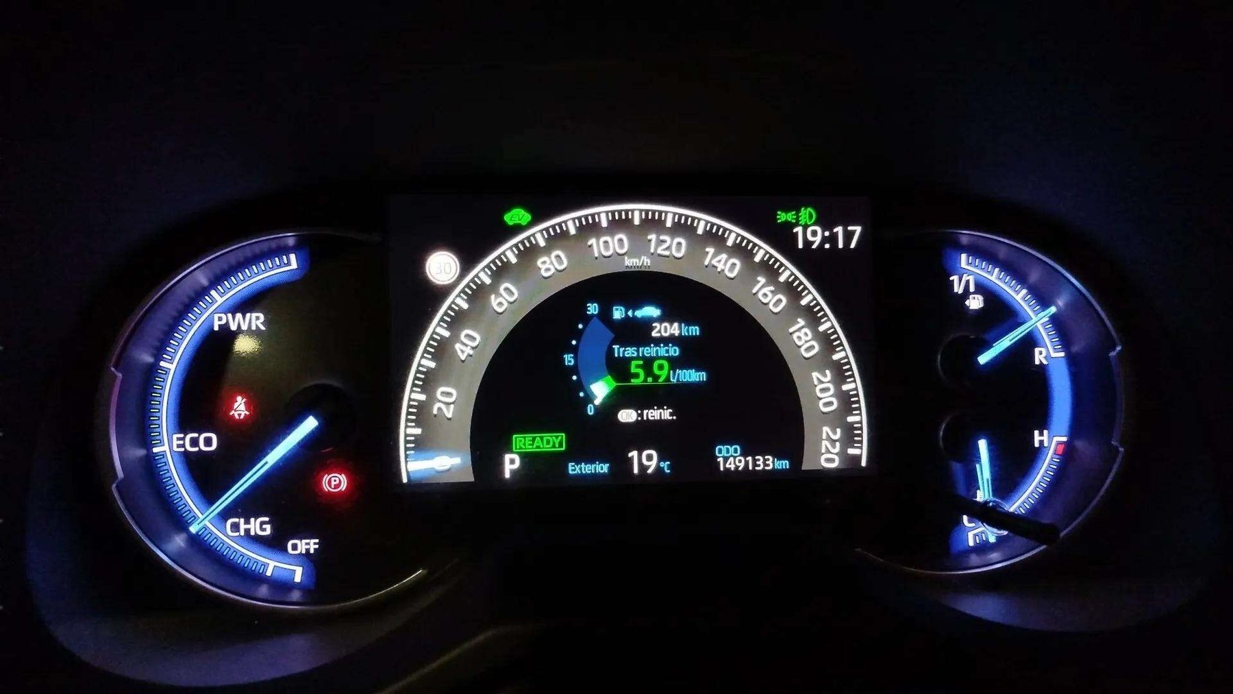 TOYOTA RAV4 ADVANCE HYBRID