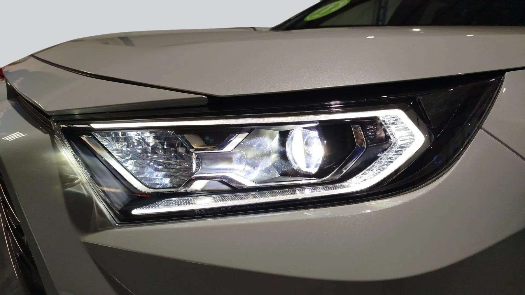 TOYOTA RAV4 ADVANCE HYBRID