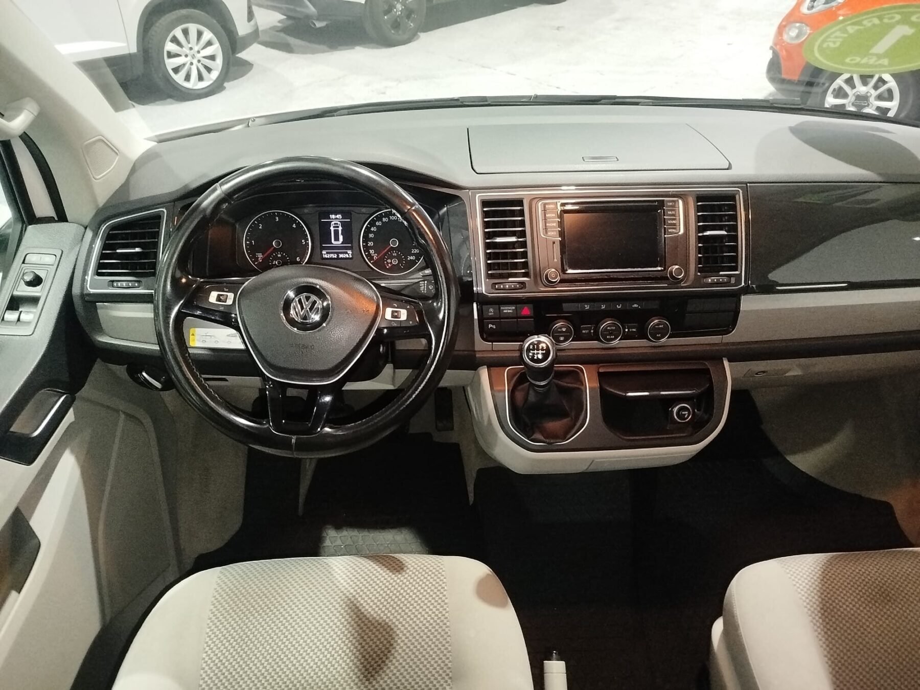 VOLKSWAGEN CALIFORNIA BEACH