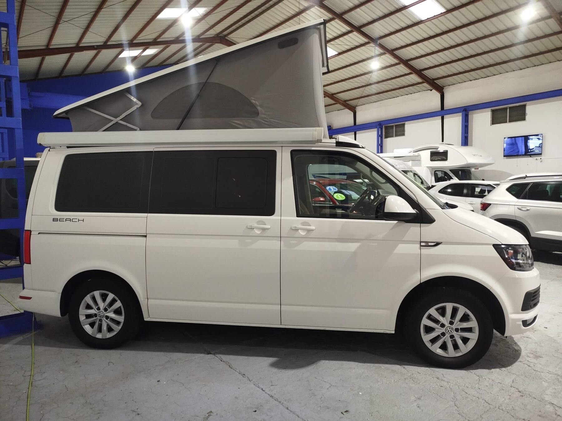 VOLKSWAGEN CALIFORNIA BEACH