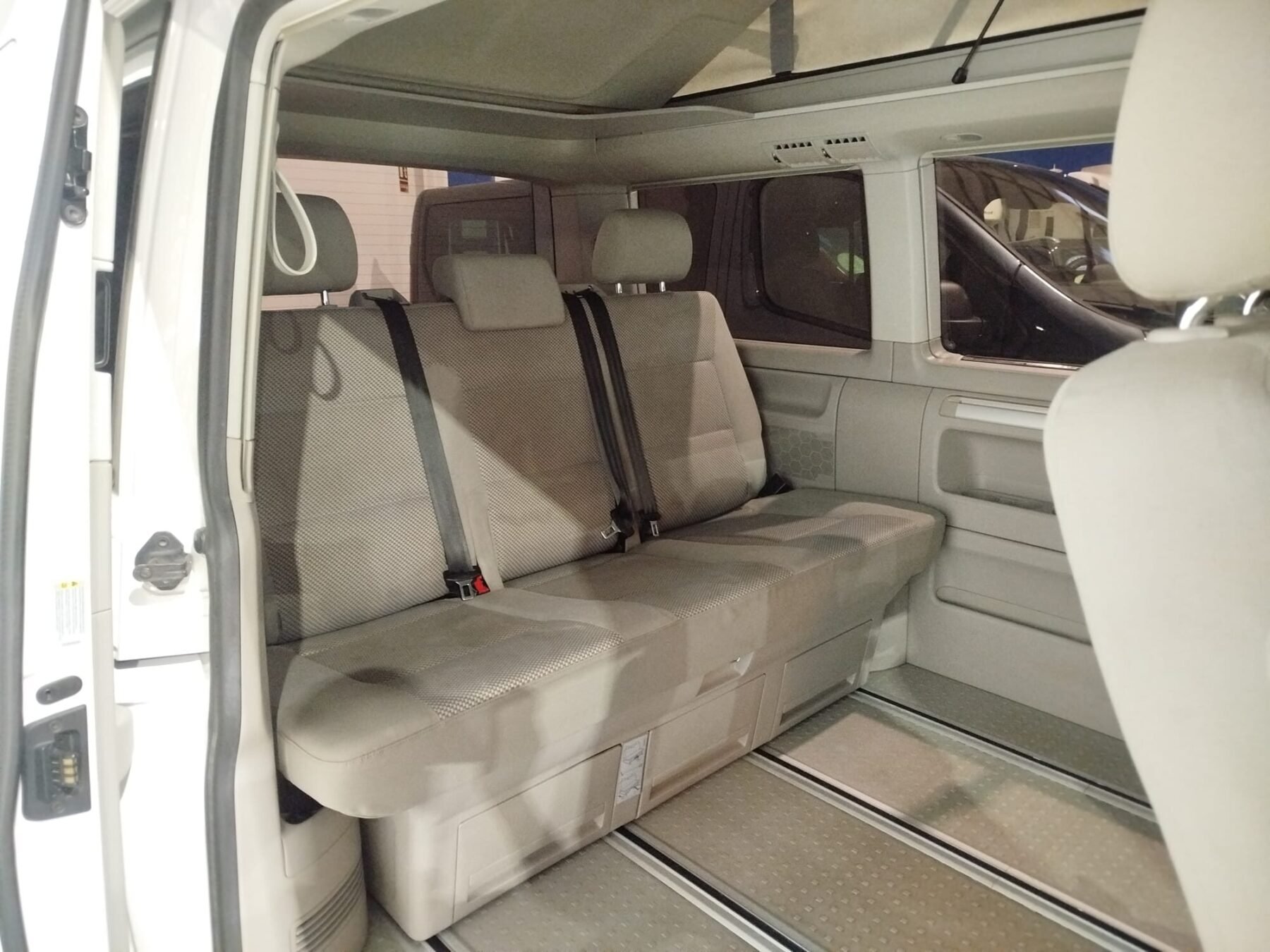 VOLKSWAGEN CALIFORNIA BEACH