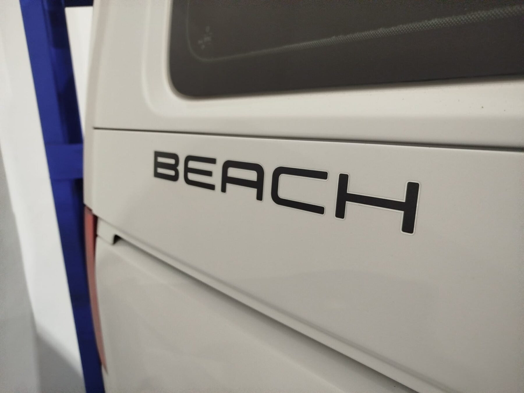 VOLKSWAGEN CALIFORNIA BEACH