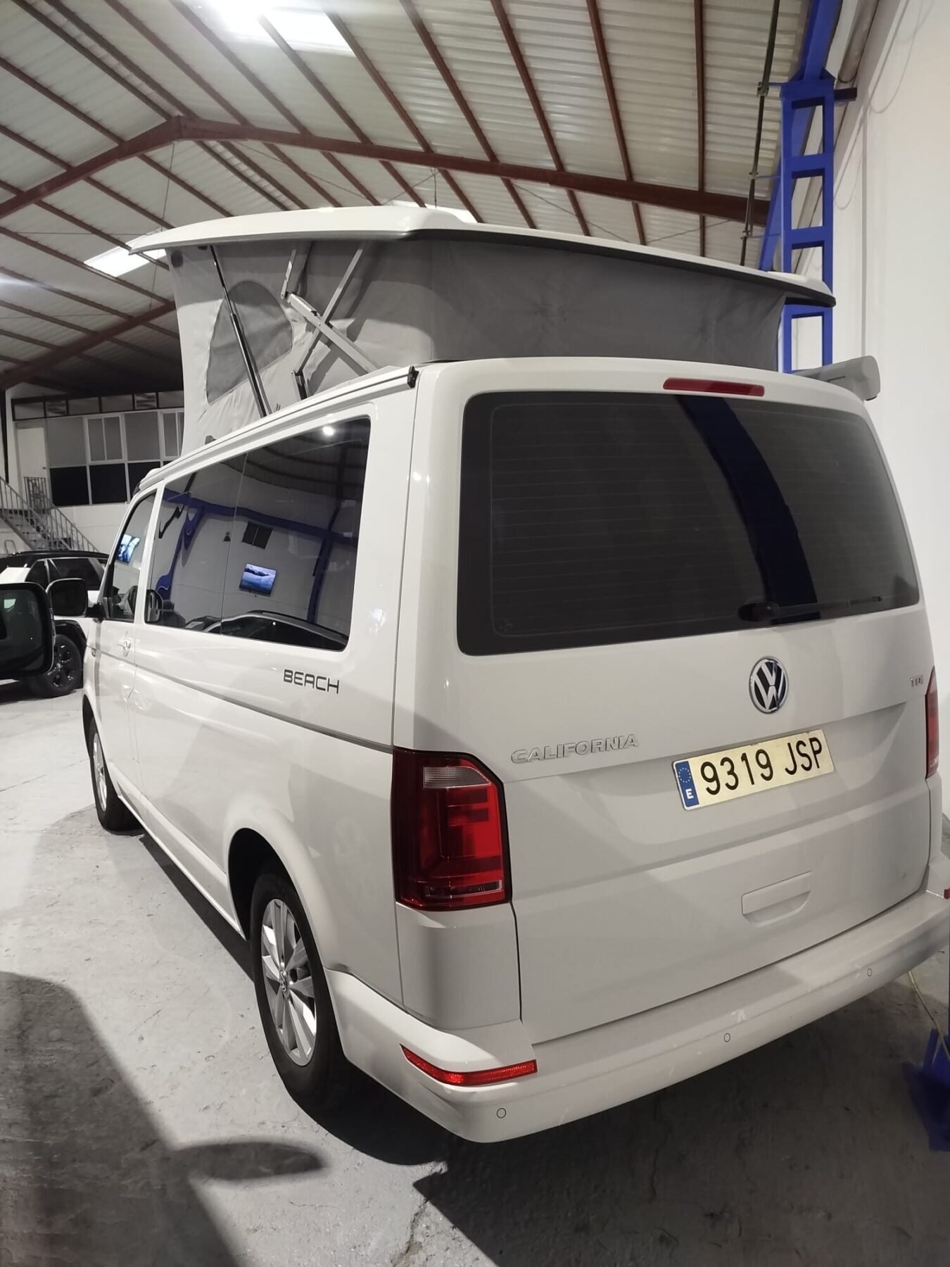 VOLKSWAGEN CALIFORNIA BEACH