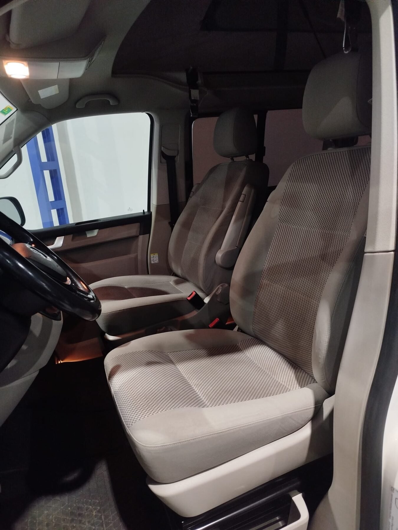 VOLKSWAGEN CALIFORNIA BEACH