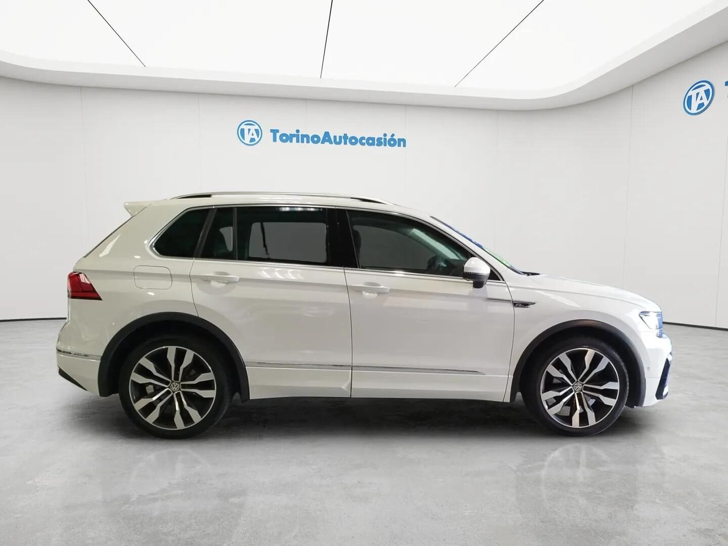 VOLKSWAGEN TIGUAN RLINE