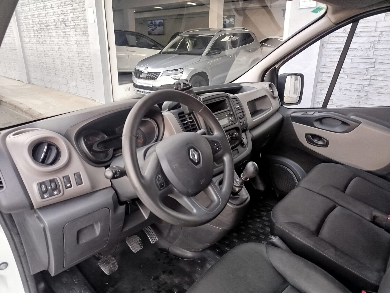 RENAULT TRAFIC CARGA