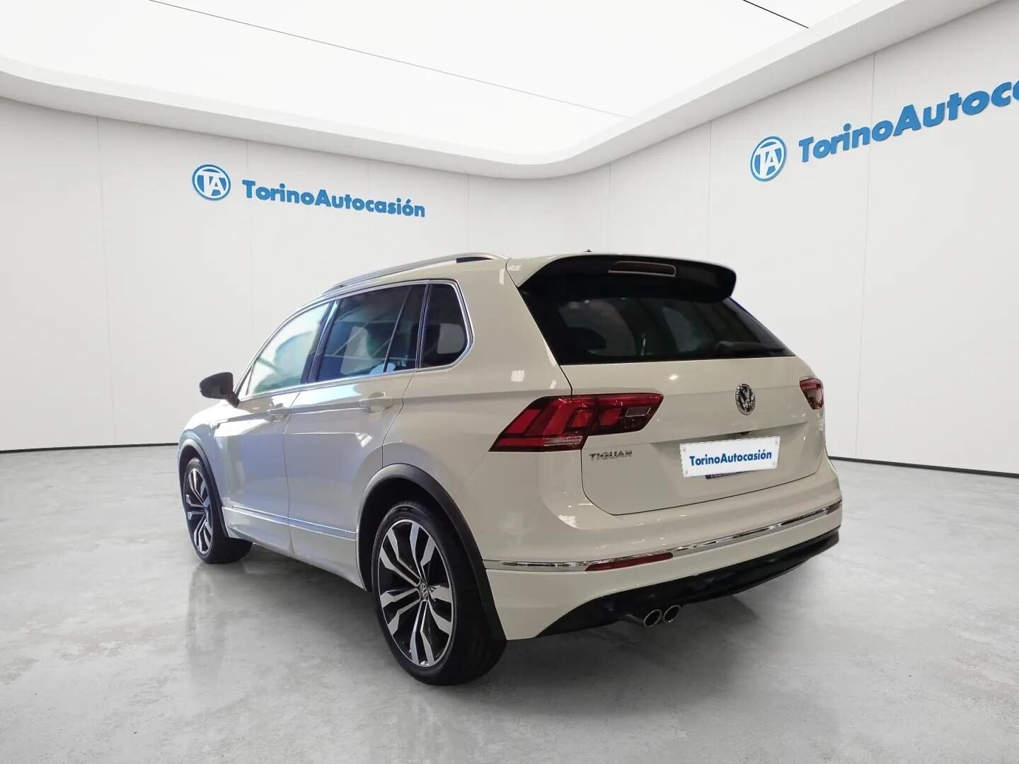 VOLKSWAGEN TIGUAN RLINE