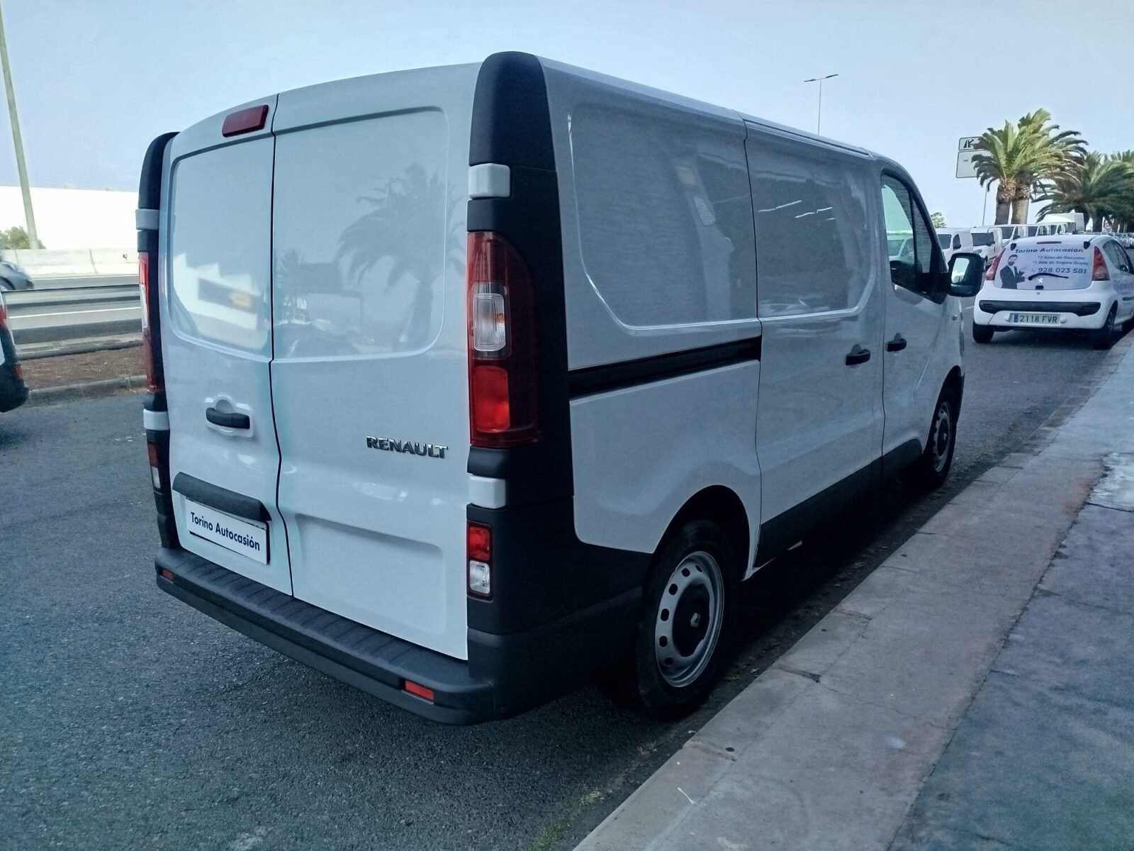 RENAULT TRAFIC CARGA