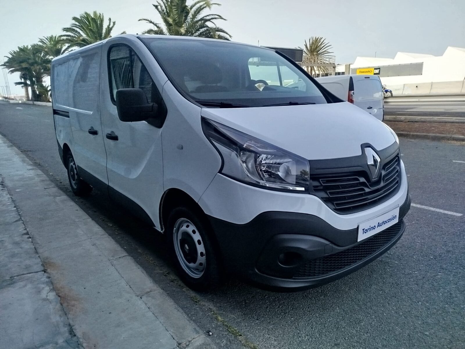 RENAULT TRAFIC CARGA