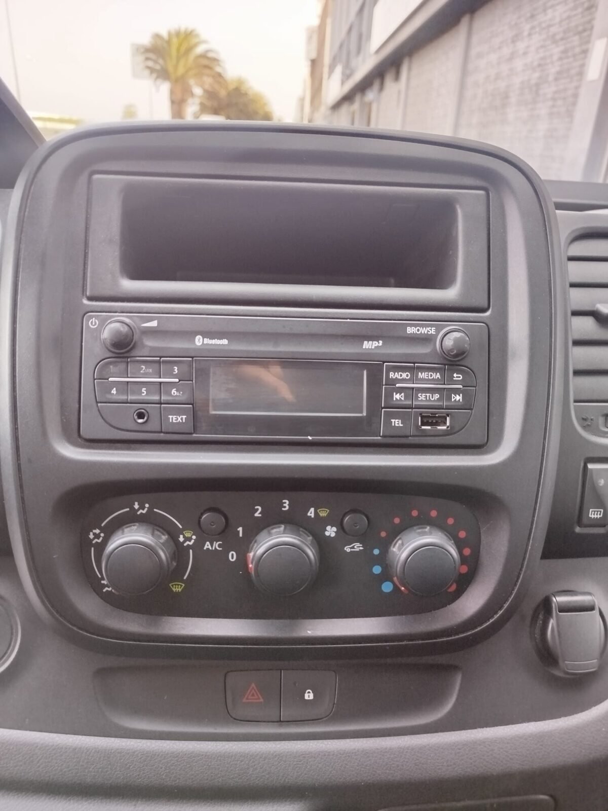 RENAULT TRAFIC CARGA