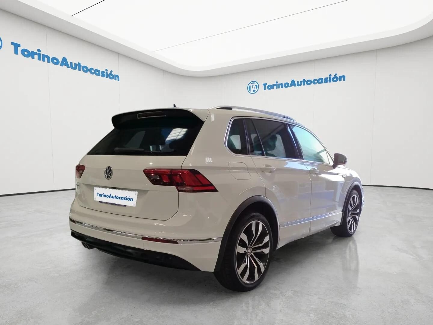 VOLKSWAGEN TIGUAN RLINE