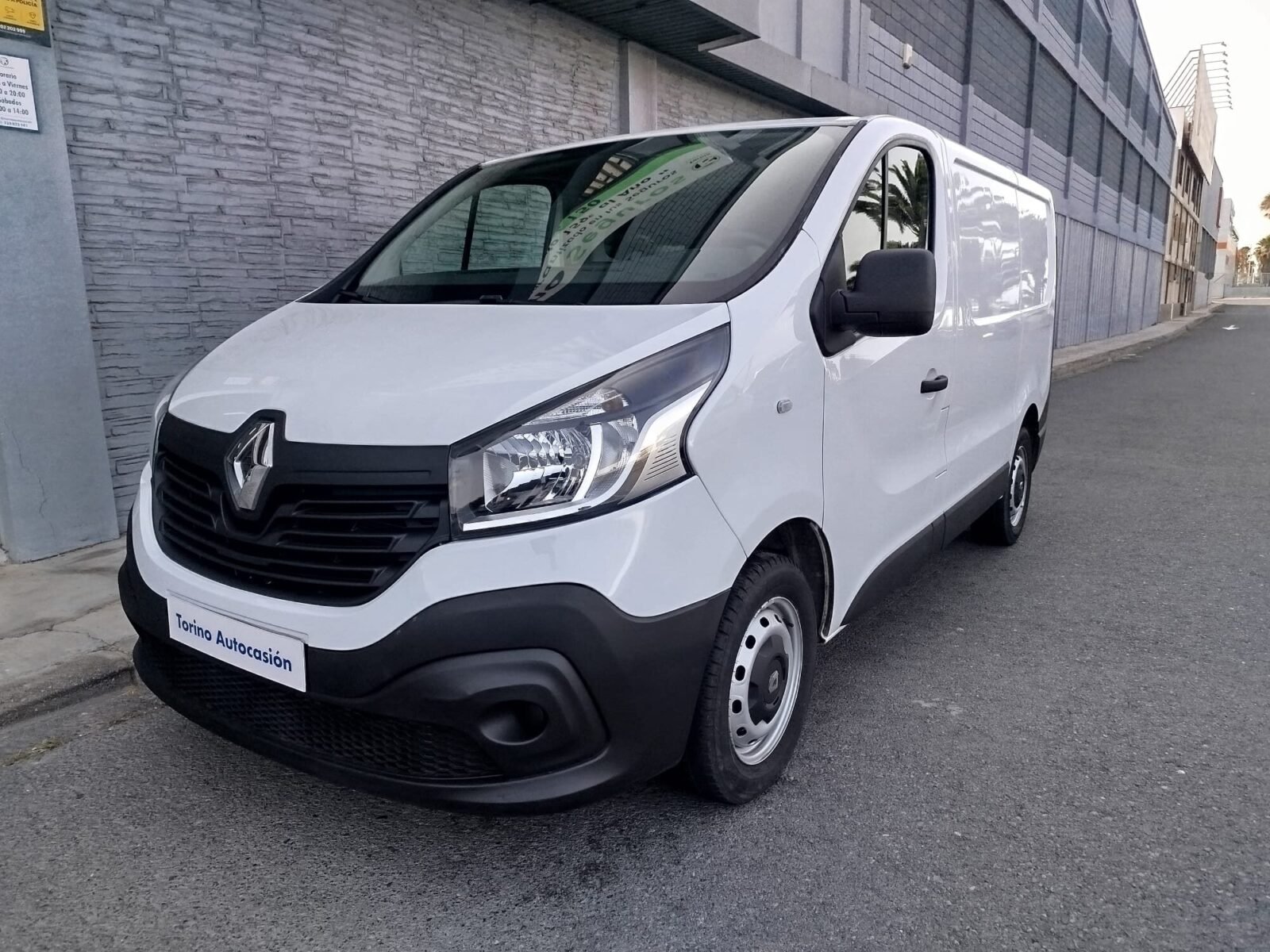 RENAULT TRAFIC CARGA