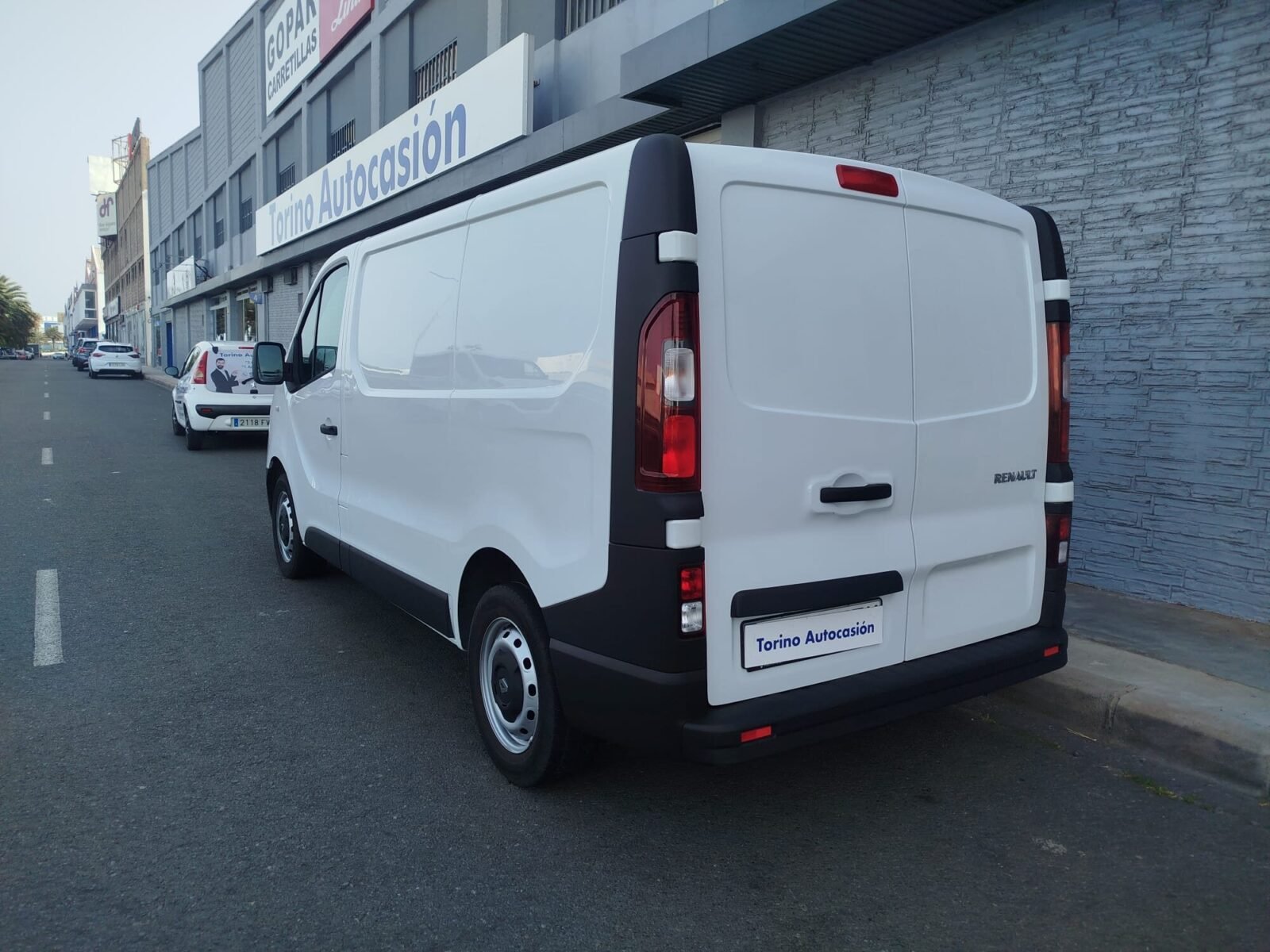 RENAULT TRAFIC CARGA